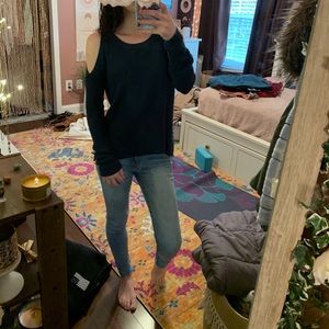 Hollister Teal Cold Shoulder Sweater
Size: S